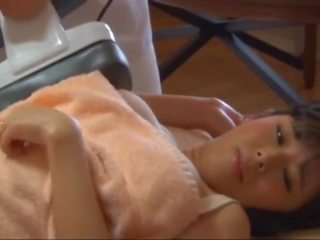 Japonsko varanje žena dobili masaža jebemti infornt od njegov mož.