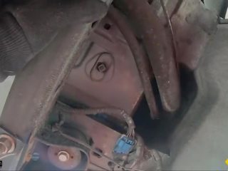 Roadside - adoleshent fucks the mechanic për zbritje