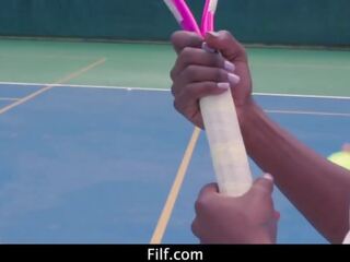 Τένις enchantress ana foxxx λαμβάνει πρωκτικό lessons από προπονητής x βαθμολογήθηκε συνδετήρας κλιπ