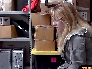 Blondinka fucked by a security guard at the back ofis - x rated clip at ah-me