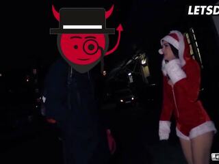 Naughty strumpet Lullu Gun Sucks Santa's Dong Then Bangs Amateur putz In Bus During Christmas - LETSDOEIT
