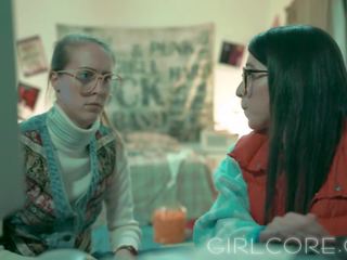 Nerdy Lesbians Blinded By Science & great Virtual MILF-GIRLCORE