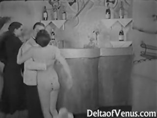 Aнтичен ххх клипс 1930s - един мъж две жени тройка - нудист бар