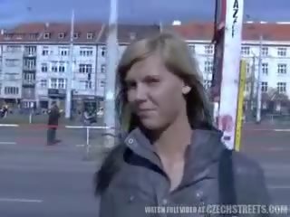 Чешки улици ilona отнема пари в брой за публичен мръсен видео